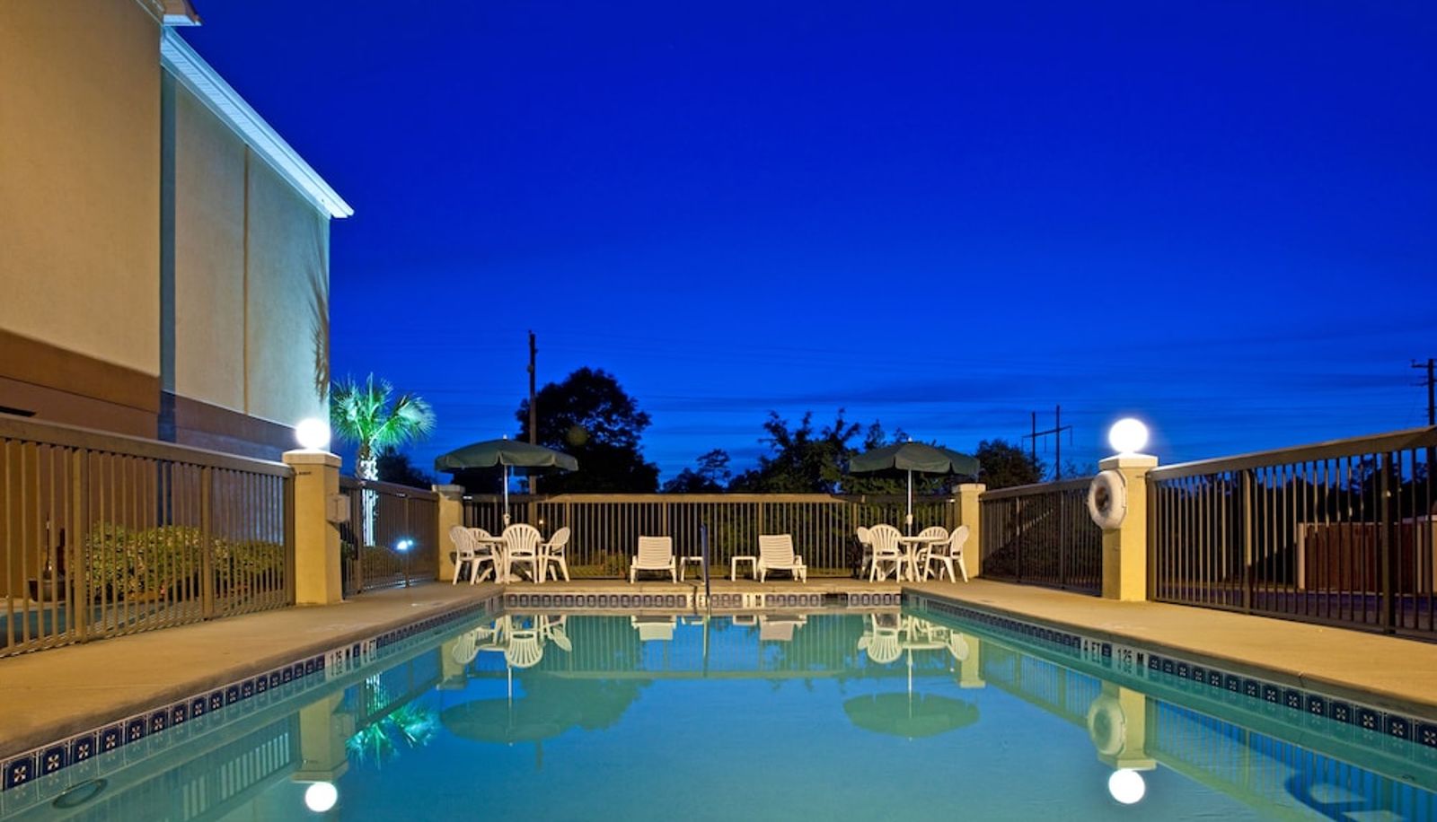 Pool - Holiday Inn Express & Suites MILTON EAST I-10 by IHG