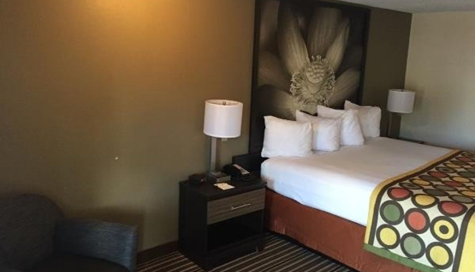 Room - Super 8 by Wyndham Monroe