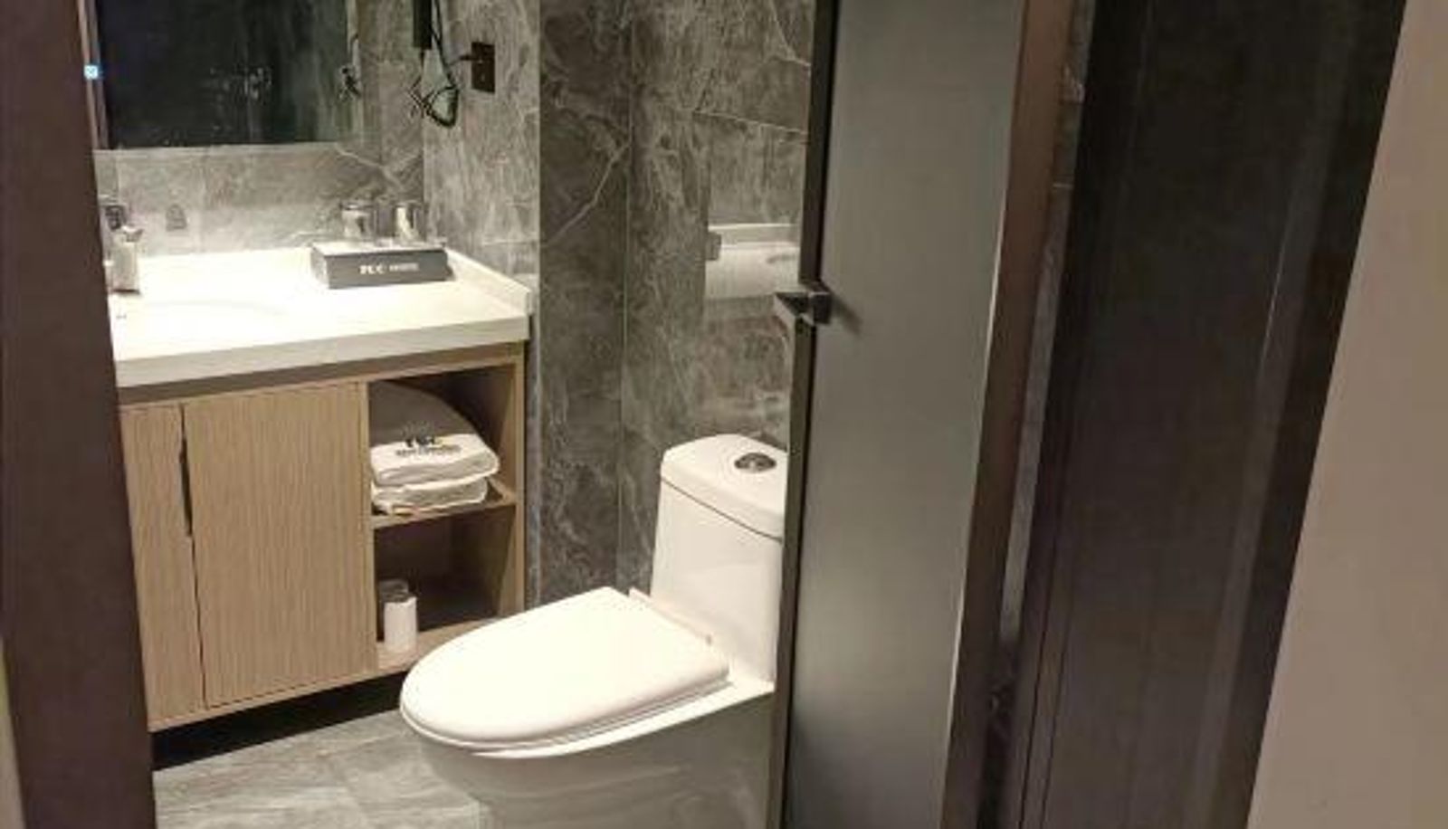 Zimmer - Ido Creative Hotel (Colorful Global City Store)