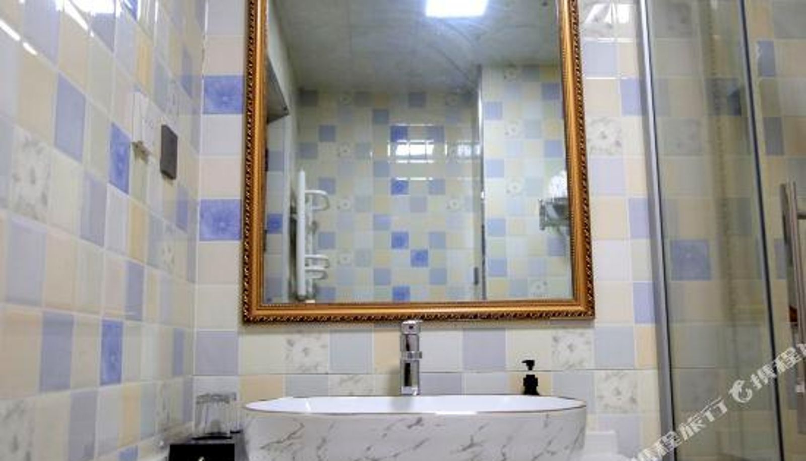 Camera - Yue Jia Hotel