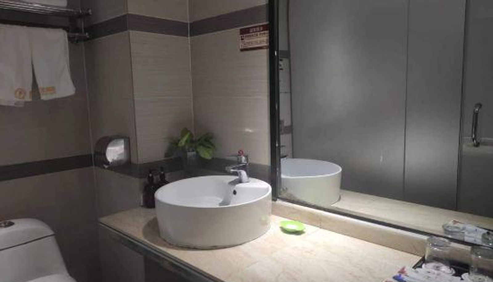 Camera - Celebrity Hotel (Yulin Bus Terminal Hospital of Traditional Chinese Medicine)