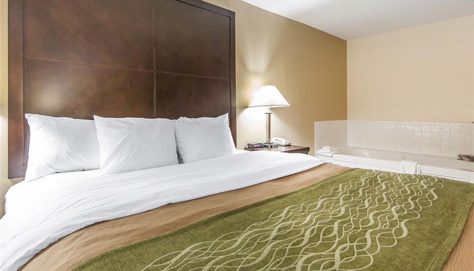 Room - Quality Inn & Suites Portsmouth