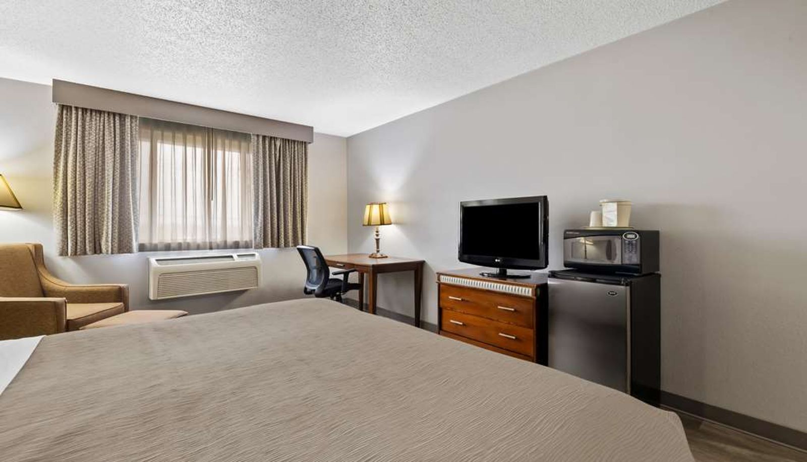 Room - Quality Inn near Monument Health Rapid City Hospital