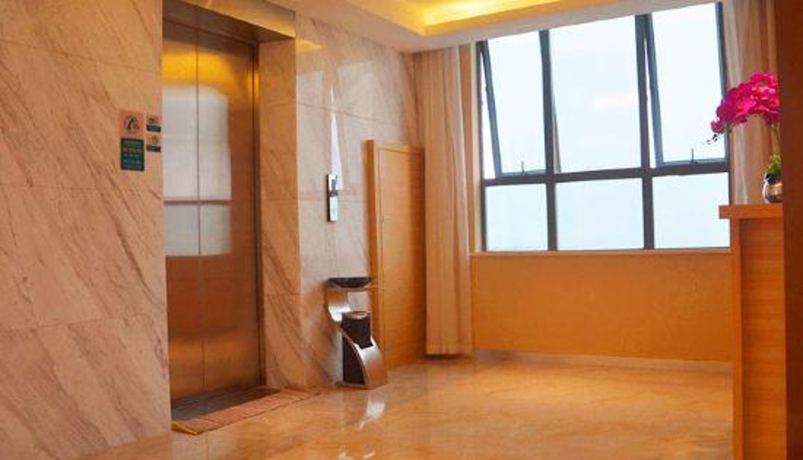 Widok wnętrza - City convenient hotel