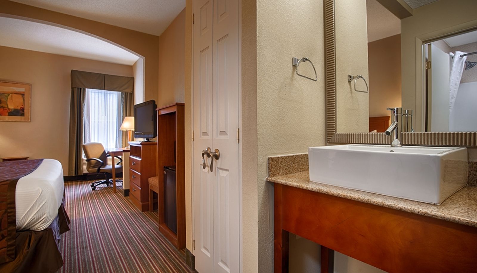 Room - Best Western Plus Edison Inn