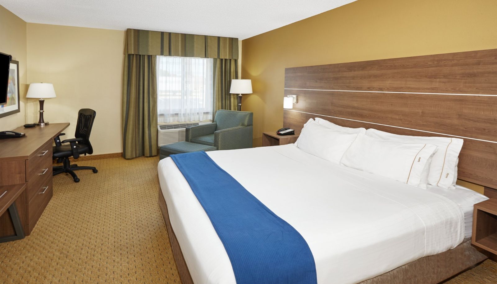 Zimmer - Holiday Inn Express SHEBOYGAN-KOHLER (I-43) by IHG