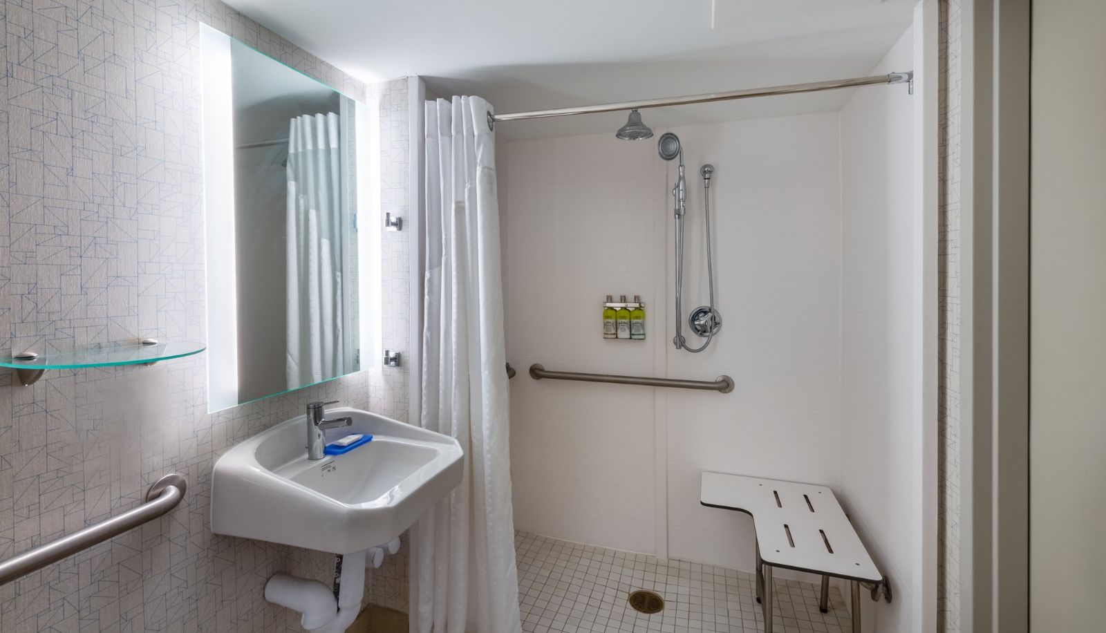 Zimmer - Holiday Inn Express STATE COLLEGE @WILLIAMSBURG SQ by IHG