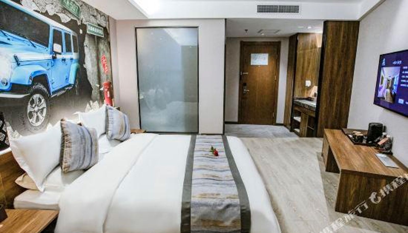 Room with lake view - Ferris Wheel Hotel
