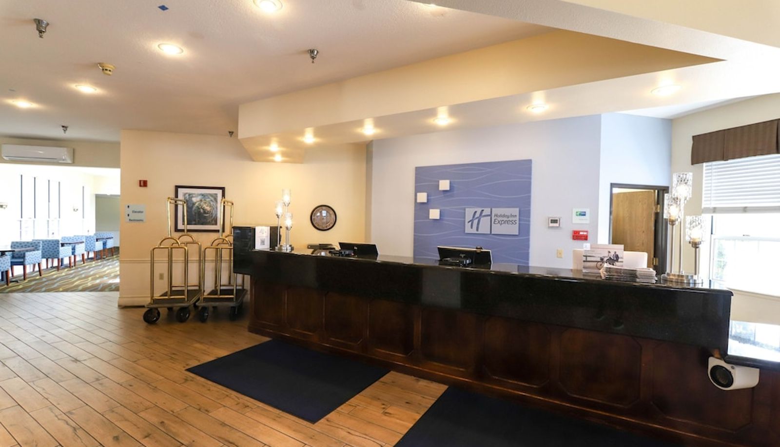 Buitenruimte van het hotel - Holiday Inn Express ST. IGNACE-LAKE FRONT by IHG