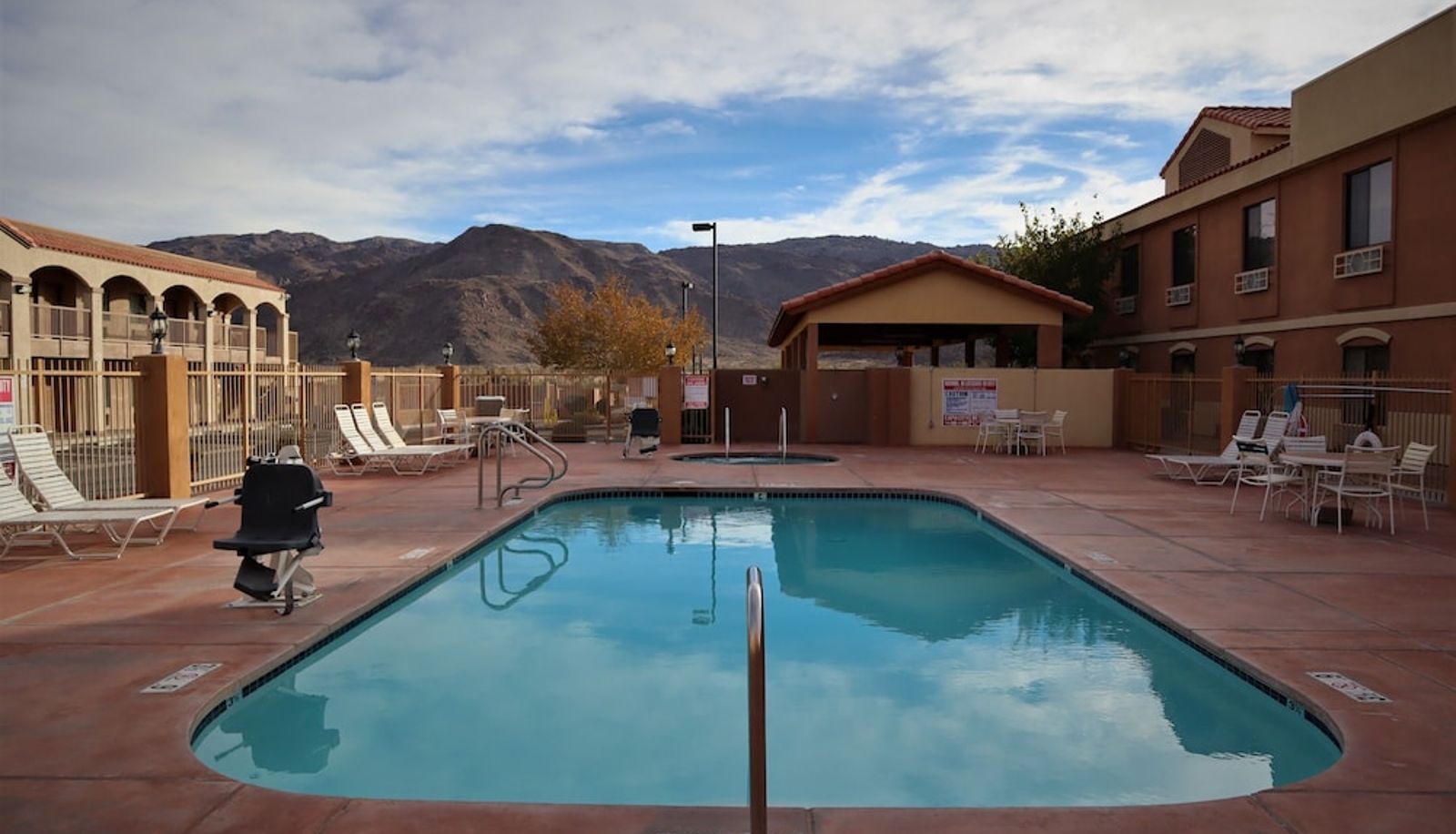 Piscina - Oasis Inn & Suites Joshua Tree - 29 Palms