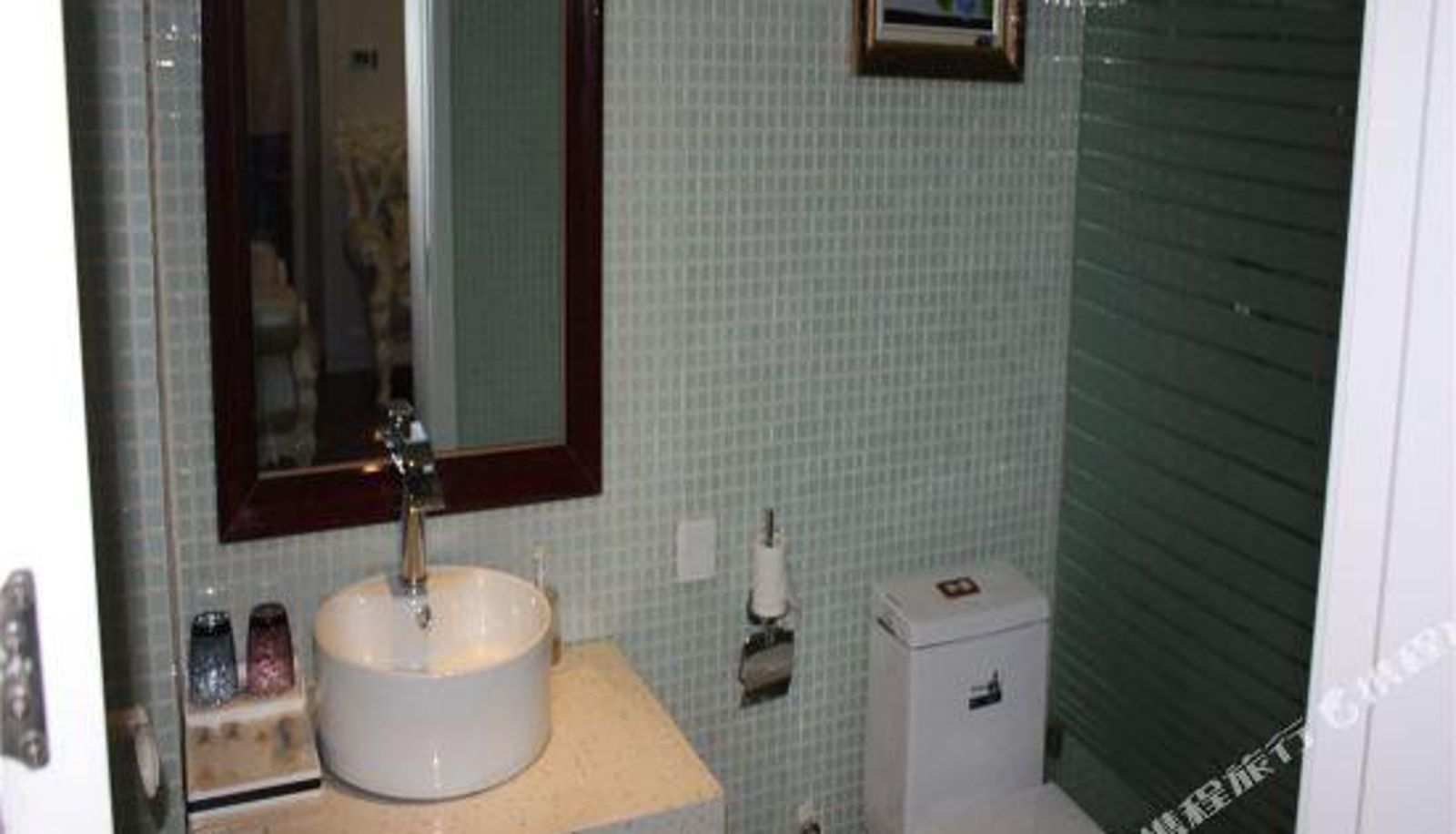 Camera - Seattle Theme Hotel