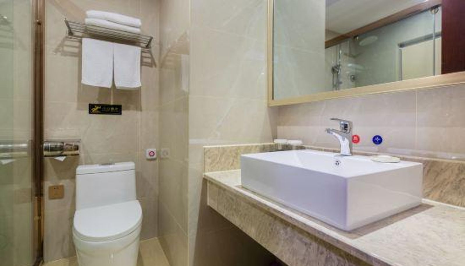 Familienzimmer - DeFfy International Hotel