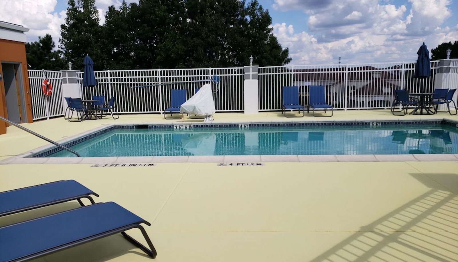 Piscina - Days Inn & Suites by Wyndham Union City