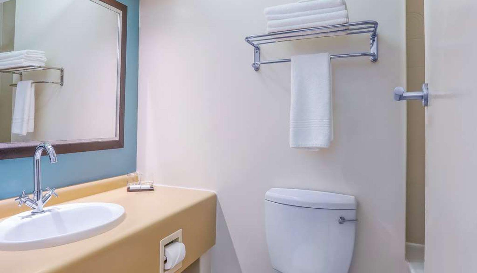 Room - GARDEN COURT EAST LONDON