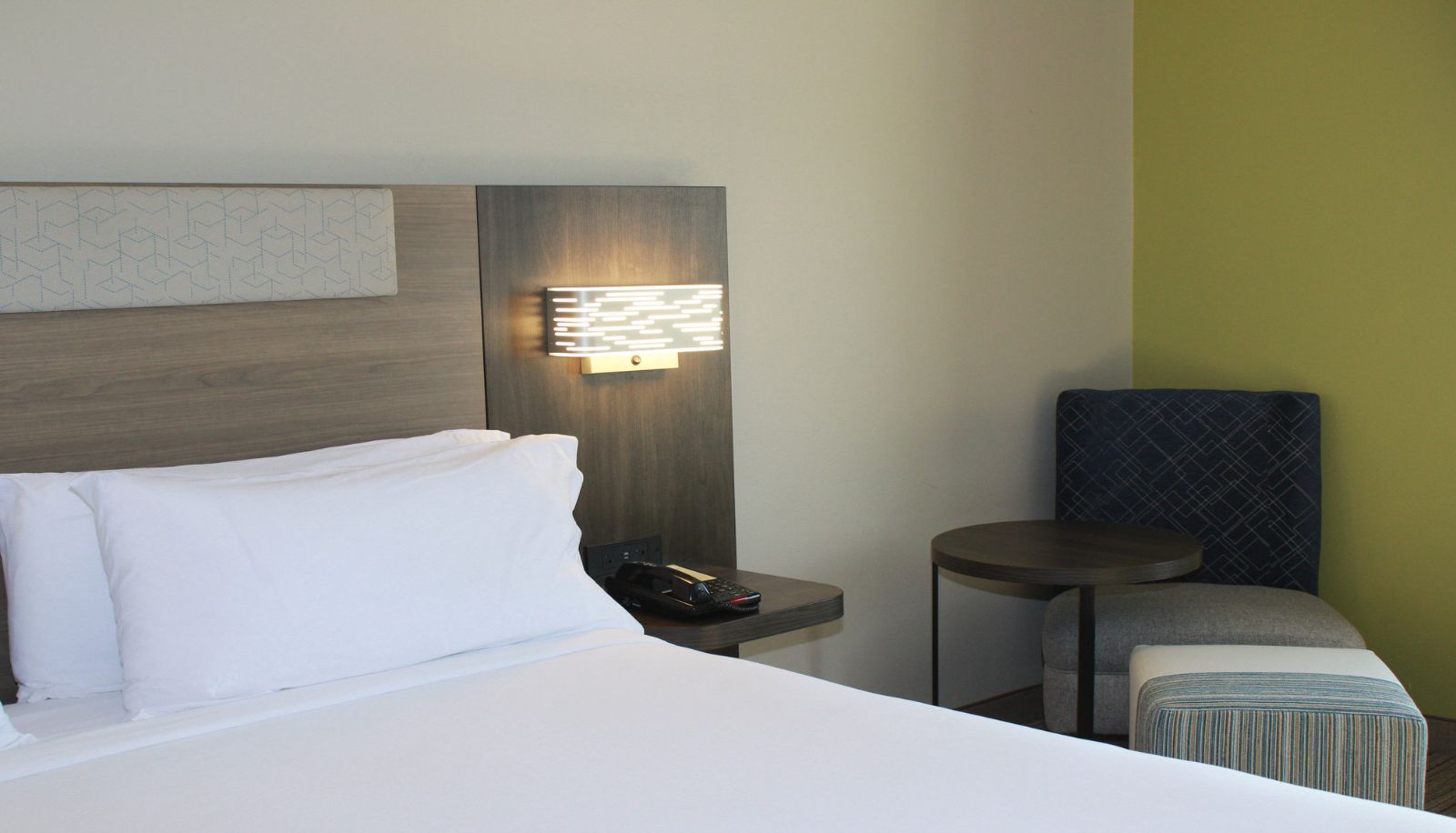 Zimmer - Holiday Inn Express & Suites WILSON-DOWNTOWN by IHG