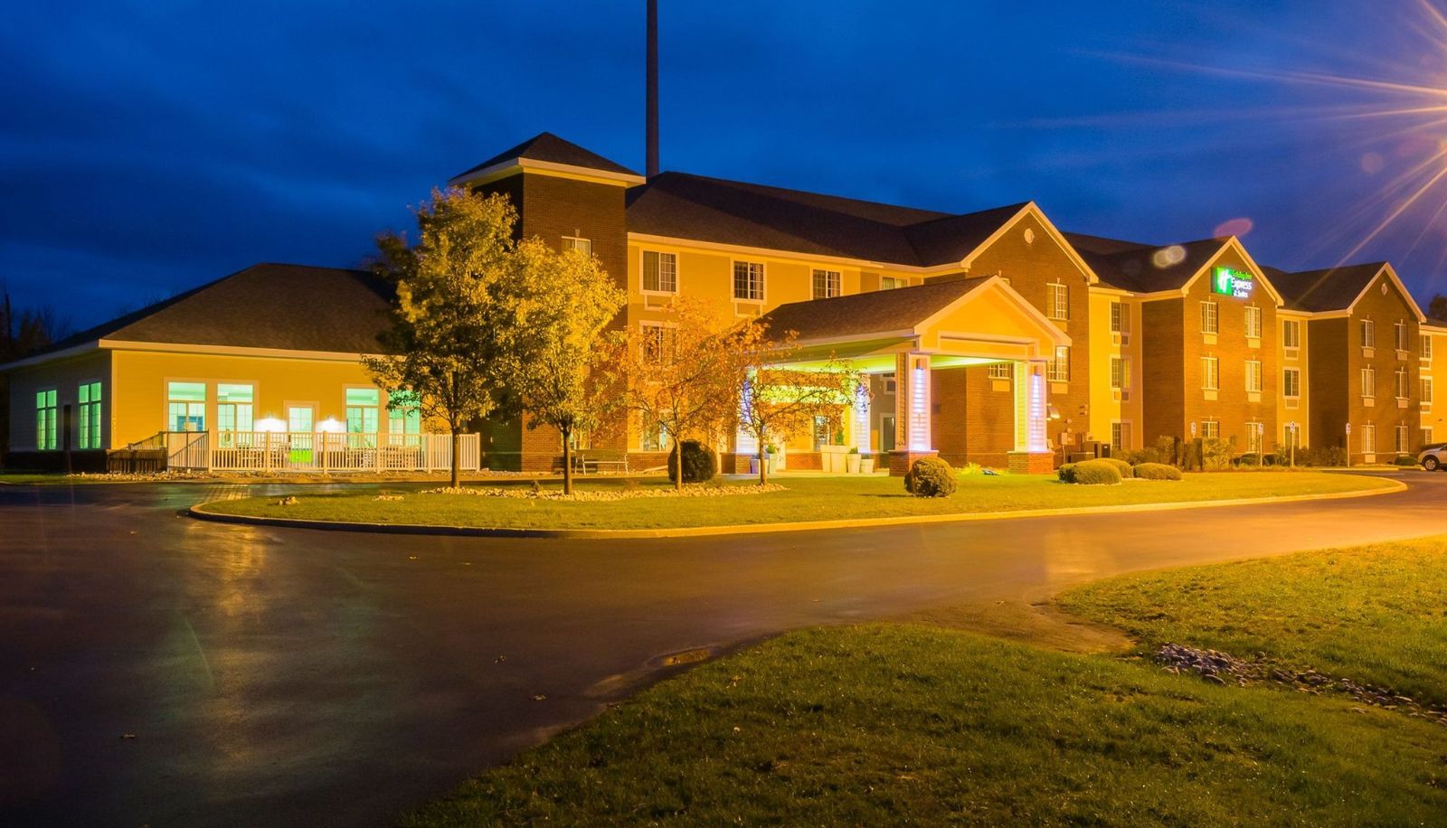 Info - Holiday Inn Express & Suites ACME-TRAVERSE CITY by IHG
