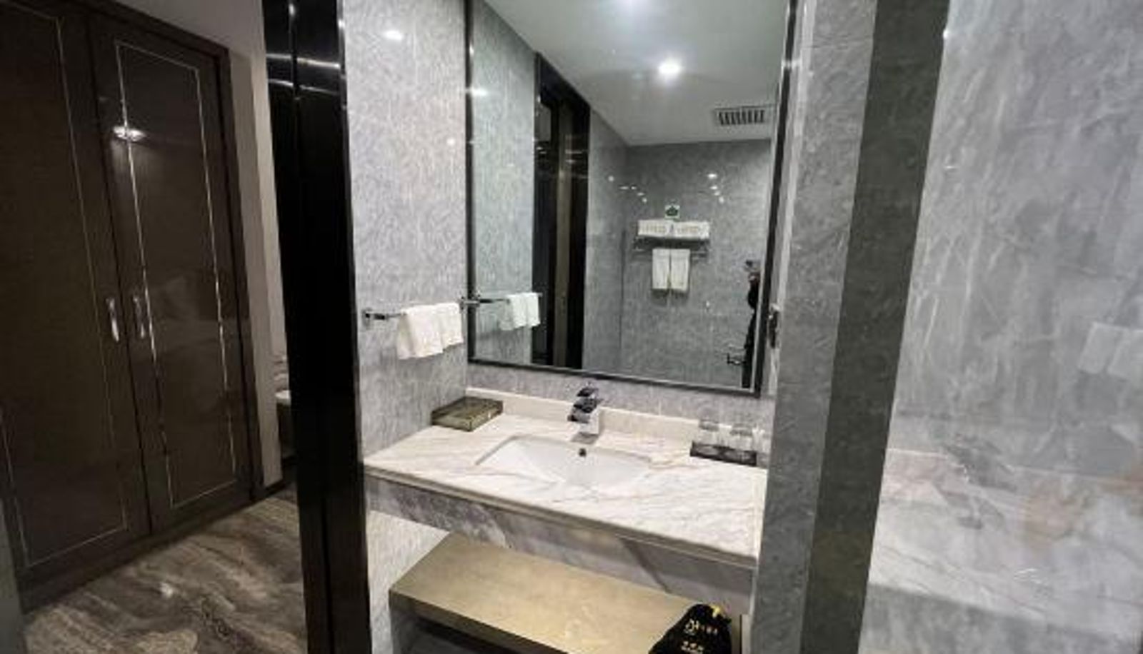 Zimmer - Jinbo Hotel