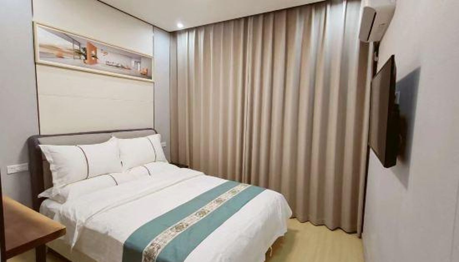 Camera business - Sun Island Fashion Hotel (Gongyi Huiguo Town Branch)