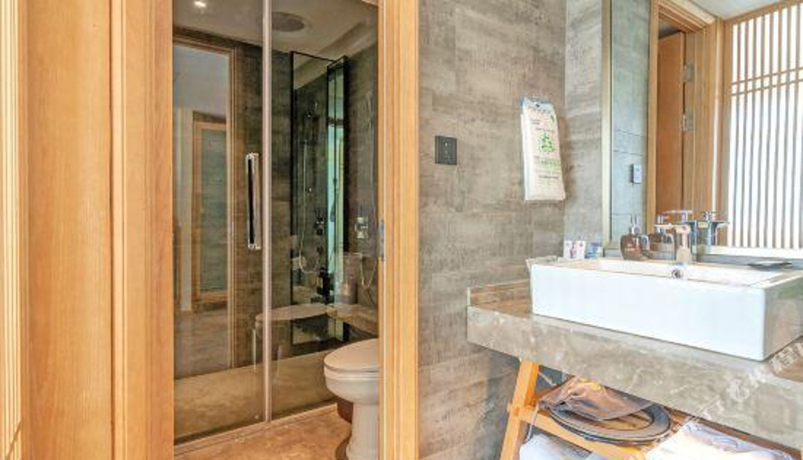 Zimmer - Yongkang Baixuan Hotel (Technology Hardware City Dahuayuan Door Industry Market)
