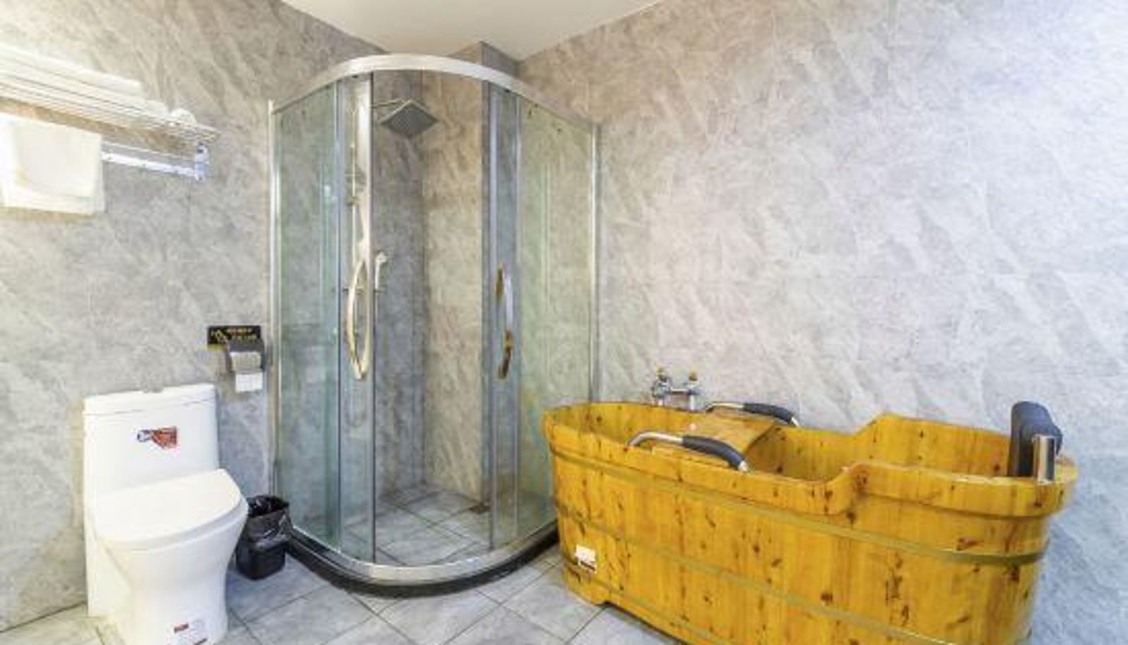 Family room - Dongdu Shangwu Hotel
