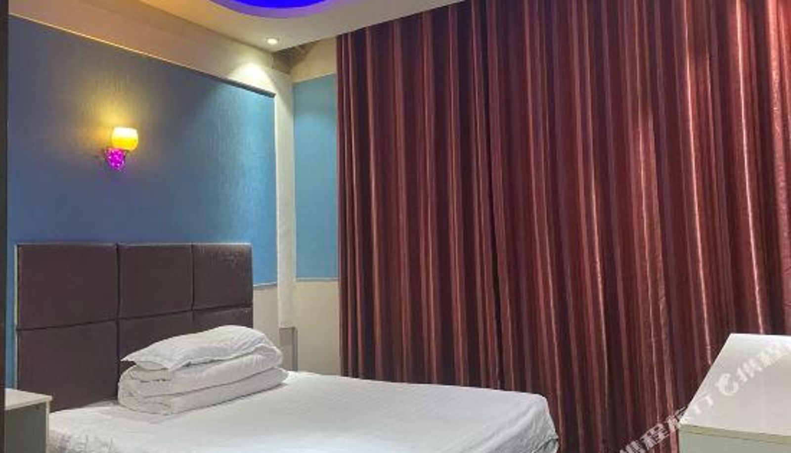 Zimmer - Spring Summer Hotel