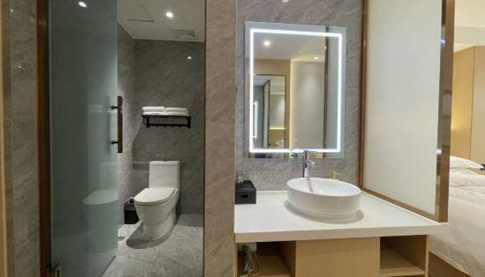 Zimmer - Lizun Haoting Hotel (Hebi Love City)