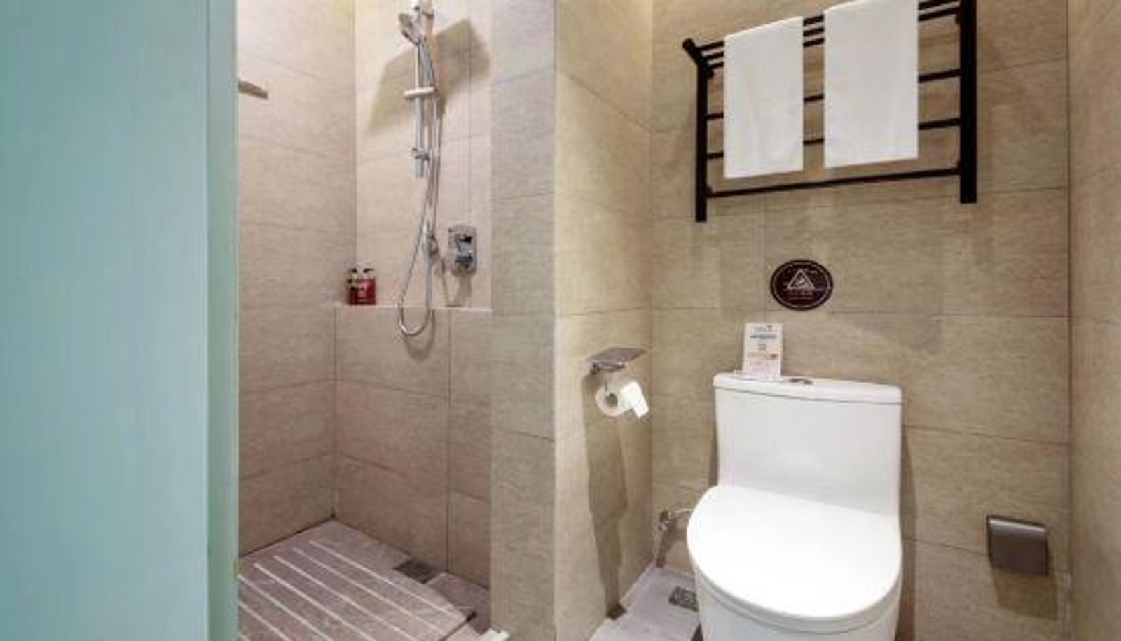 Family room - Home Inn Plus (Deyang Guanghan Bailun Square Fanghu Park)