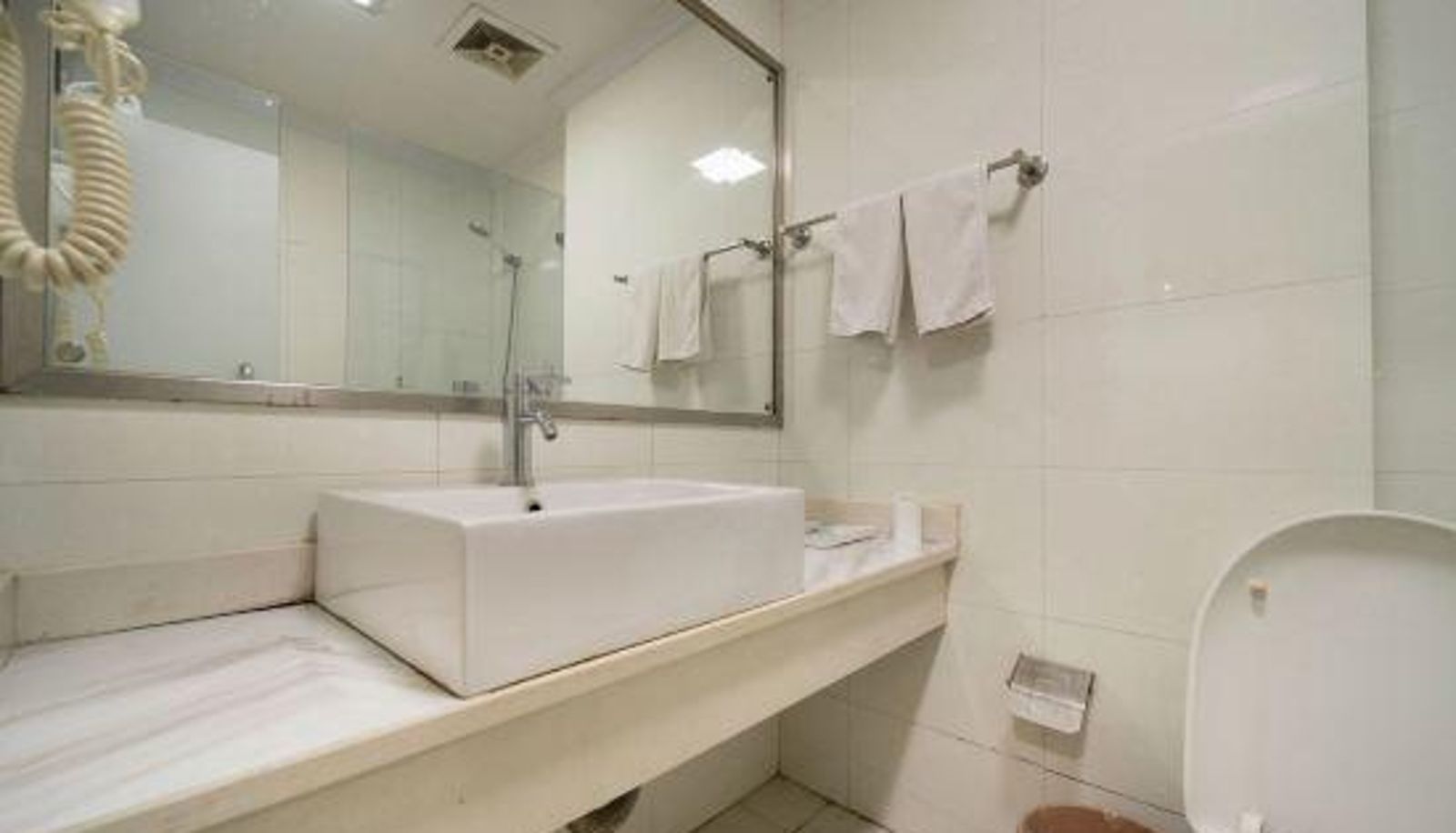 Camera - Qiu Jinjiang Hotel