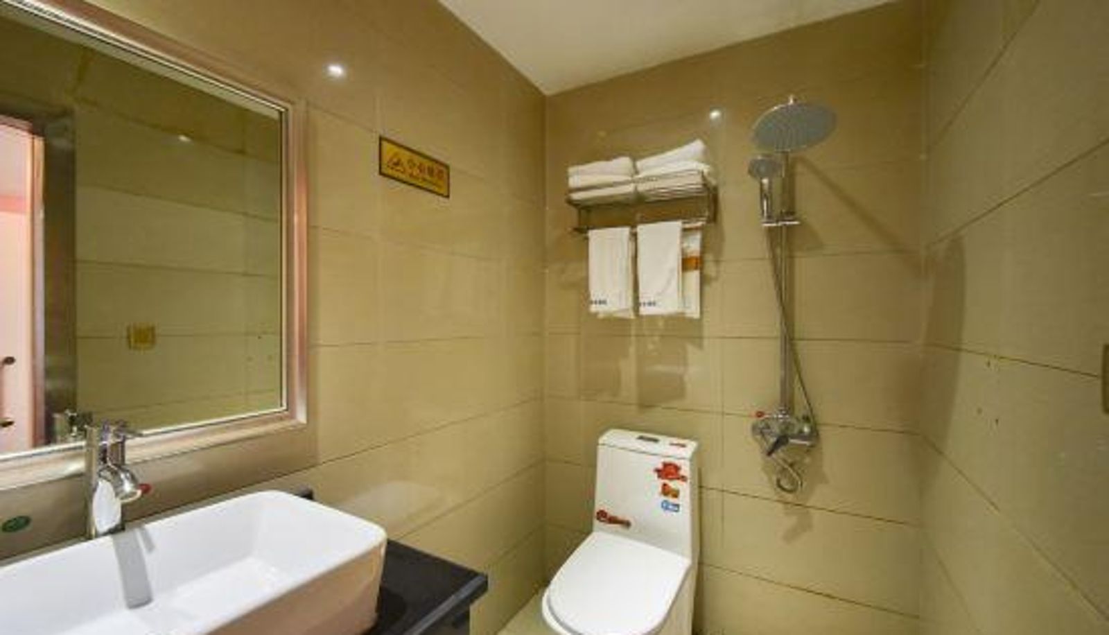 Camera - Xinhuadu Theme Hotel (Hongqi Square)
