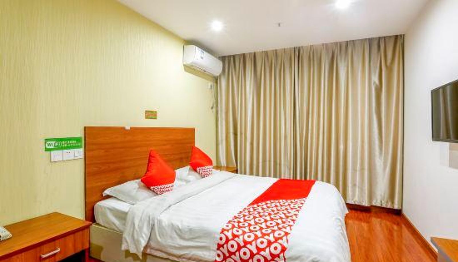 Room - OYO Jiashan Yinghe Hotel