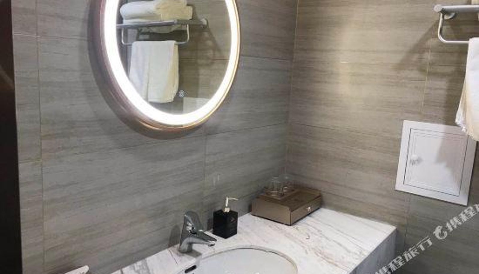 Zimmer - NEW  LUXURY  INT＇L  HOTEL