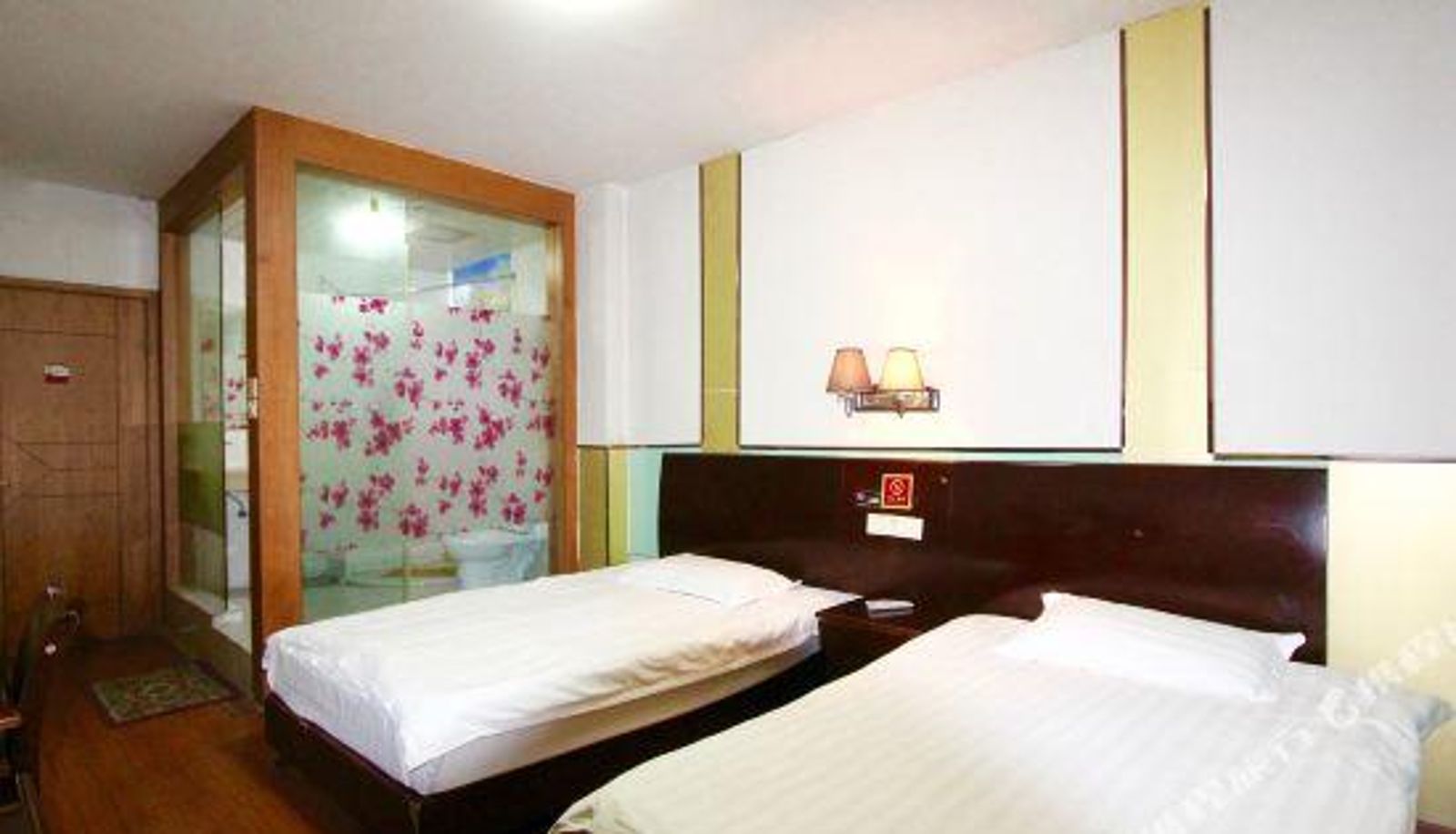 Kamer - Chenchen Holiday Hostel