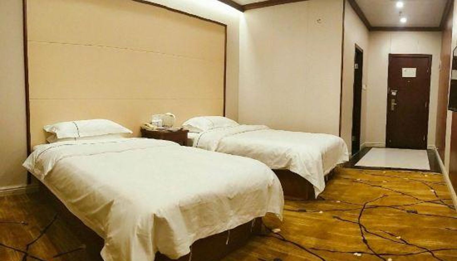 Business room - Linyi)  Mengshan Avenue Huayi Hotel (Huitong RT Mart store