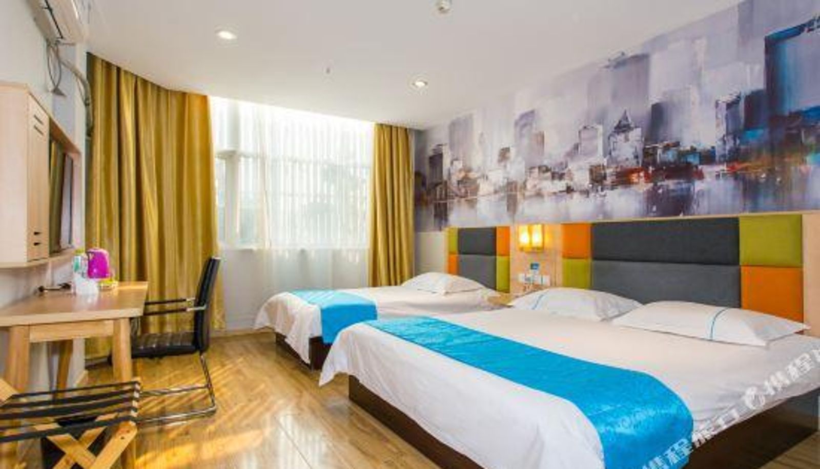 Family room - Airport)  Dongxing Road Super 8 Hotel (Linyi Wuyue Plaza