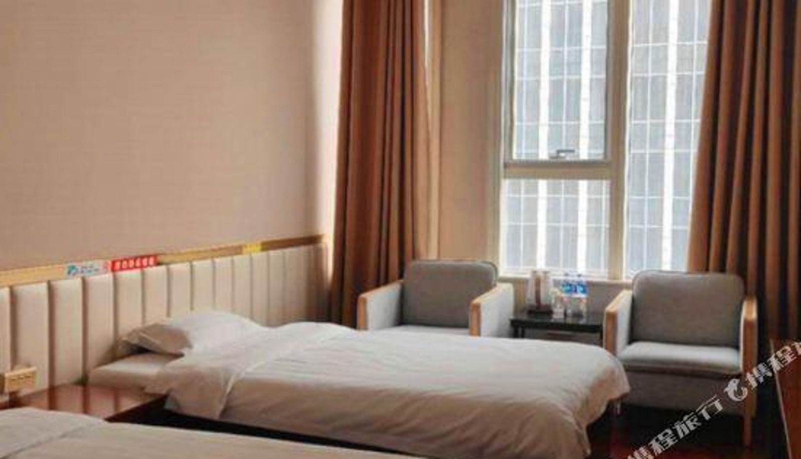 Chengde Jinshanling Express Hotel