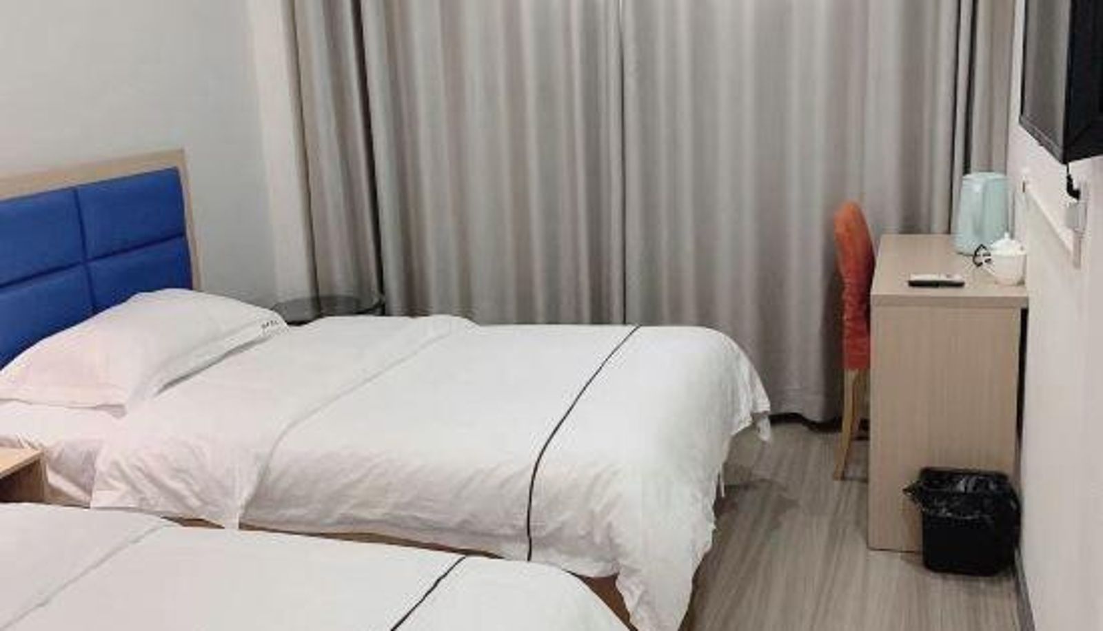 Chambre - Fengxiang Fashion Hotel (Zhengzhou New Light Industry College Store)