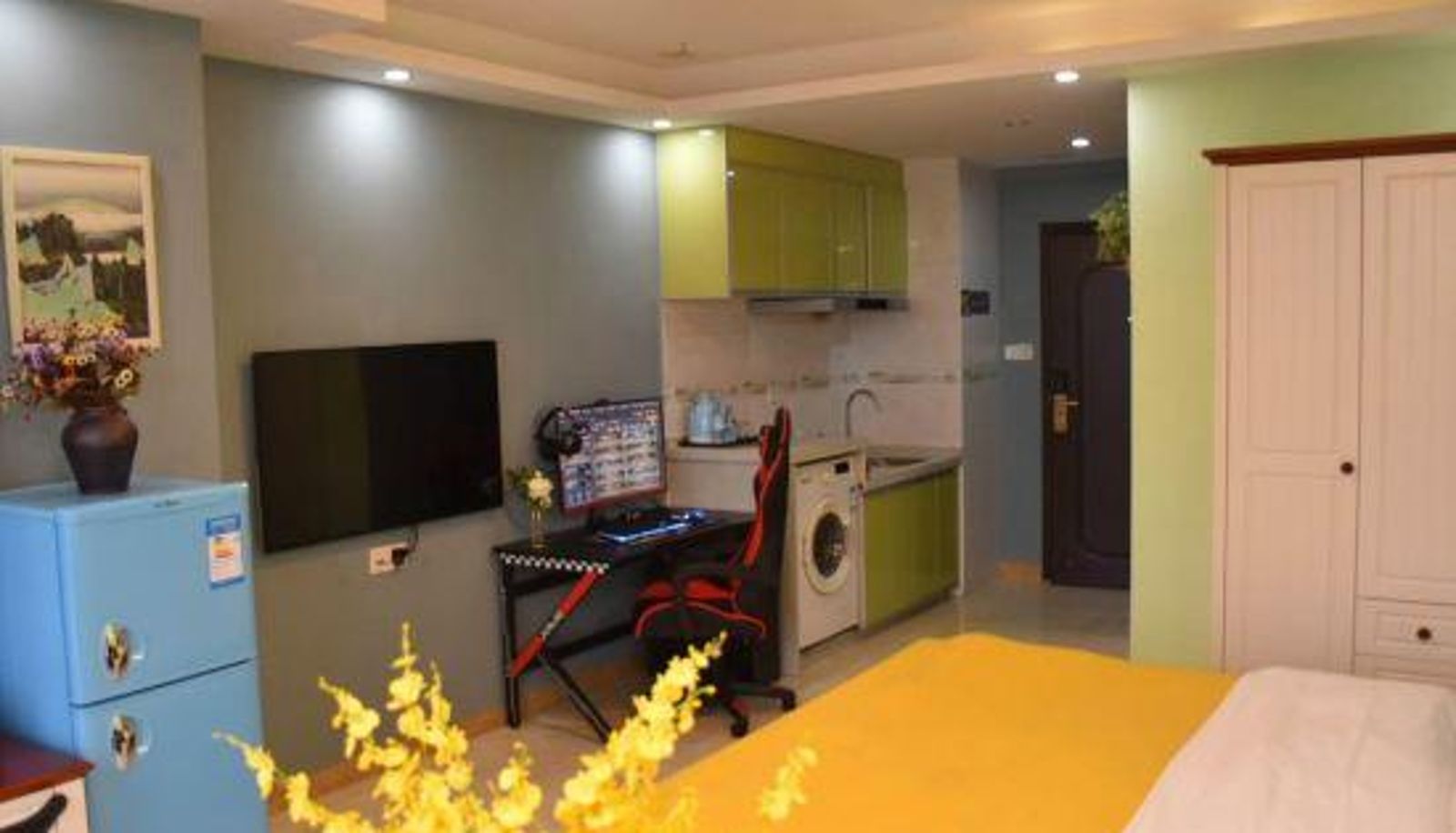 Business room - She and his chain of white-collar apartments (Zhongshan Electronic Science and Technology Store)