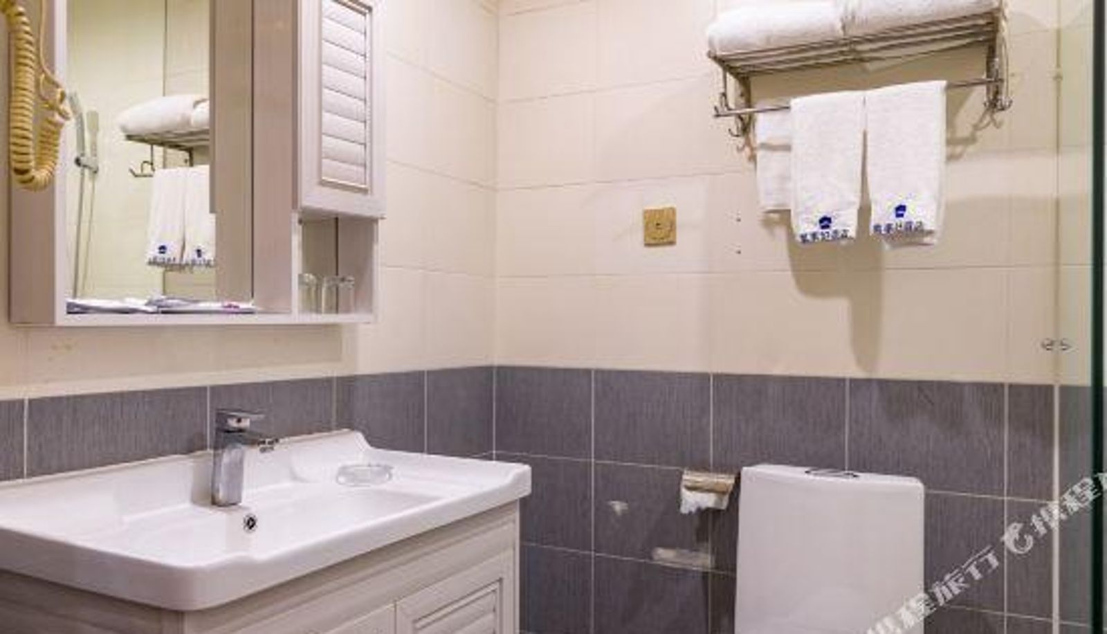 Kamer - Wanshihao Hotel (Daxin Lighting Wholesale Center)