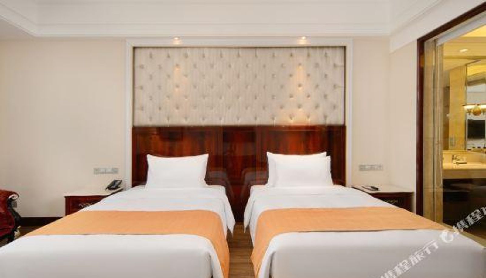 Kamer - Oriental Fenghuang Hotel (Zhongshan Dengdu Ancient Town Huayi Square)