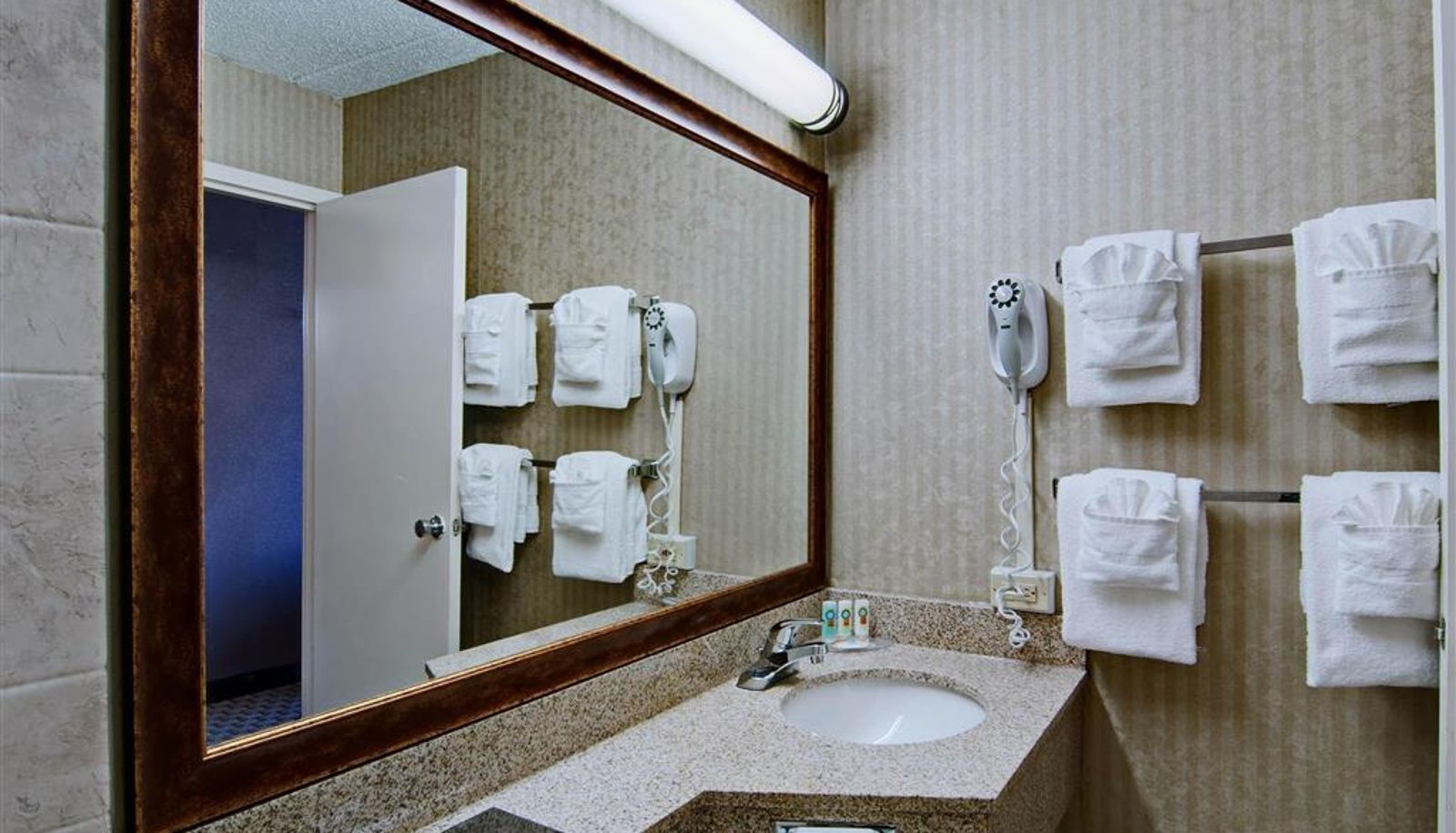 Room - Quality Inn Beckley