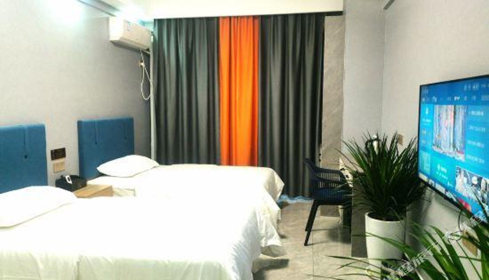 Zimmer - Fengwo Hotel (Zhumadian West High-speed Railway Station Jianye Store)