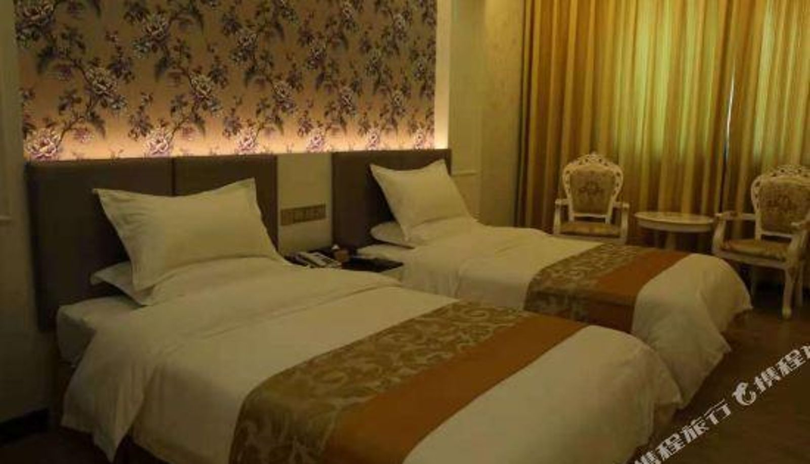 Zimmer - Furama Hotel