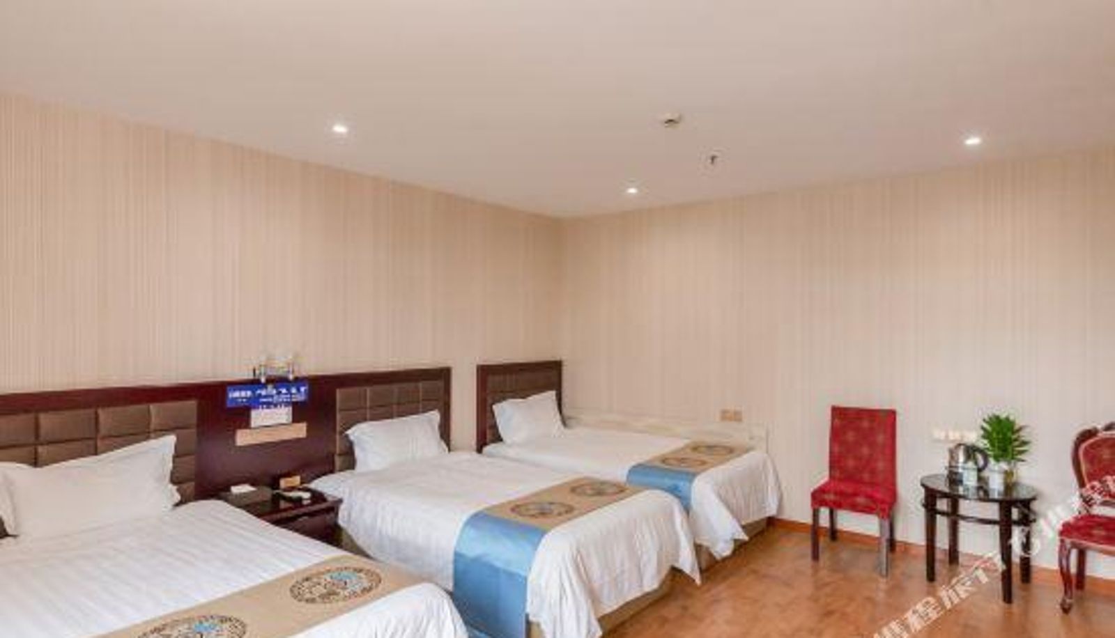 Room - Rongguang Business Hotel (Zigong Salt Industry History Museum Branch)