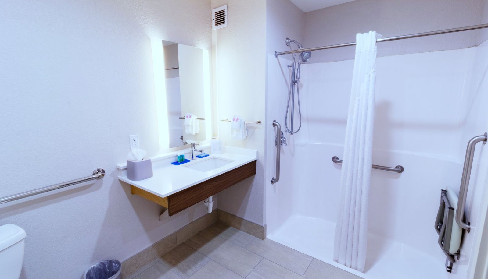 Camera - Holiday Inn Express & Suites CRESTVIEW SOUTH I-10 by IHG