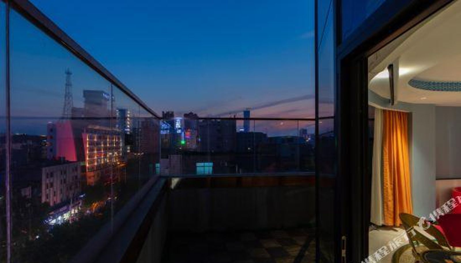 Zimmer mit Balkon - Wei Jian Terrace Hotel (Yueyang Railway Station Pedestrian Street Branch)