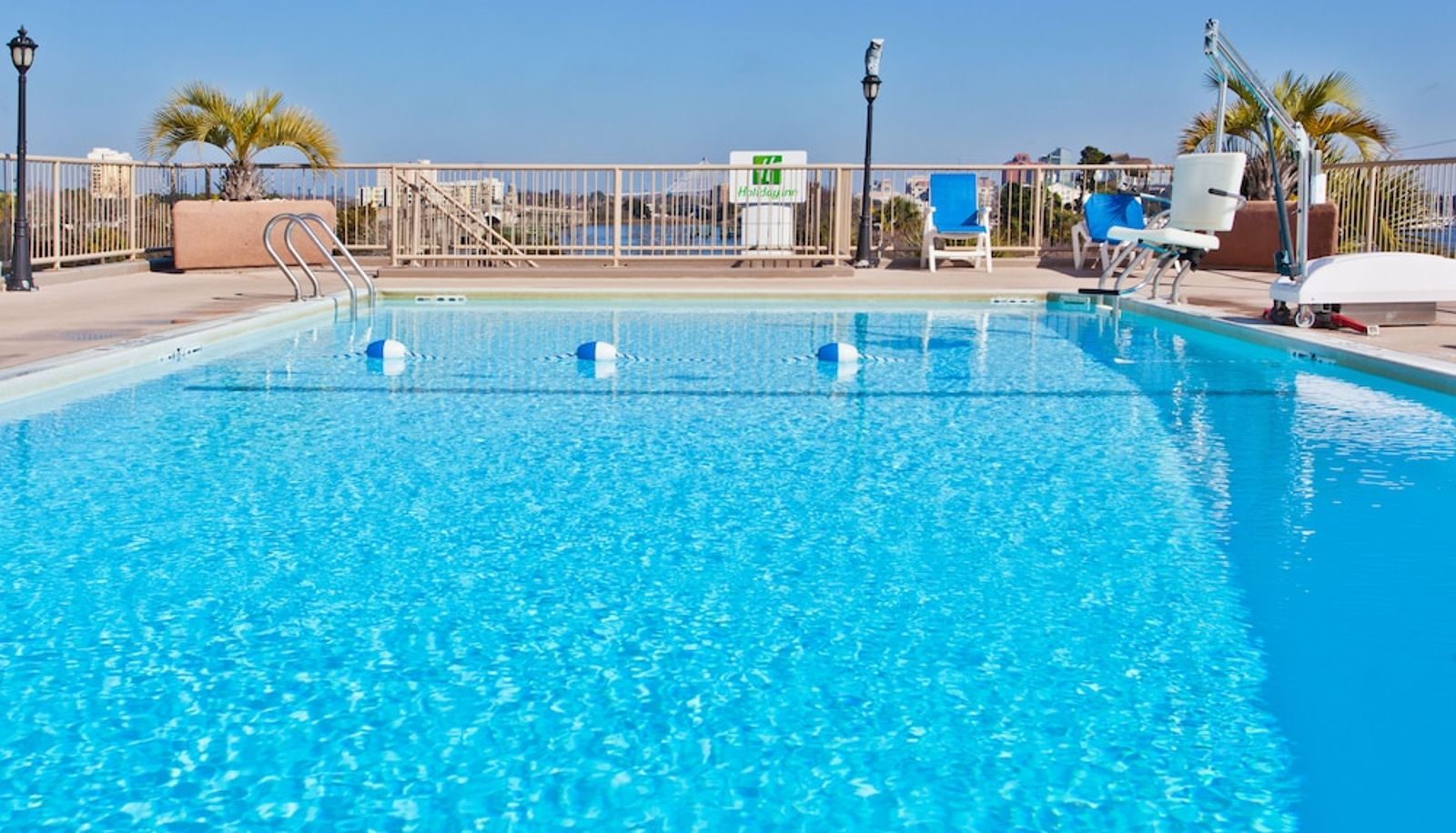 Pool - Holiday Inn CHARLESTON-RIVERVIEW by IHG