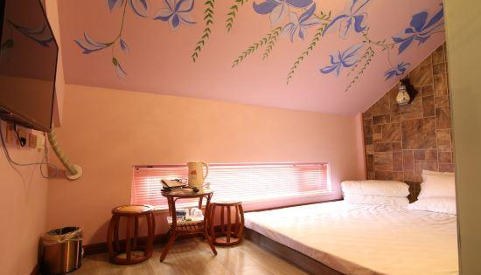 Zimmer - Wanbang Theme Hotel (Songxia Road Sunny Head Courtyard Branch)