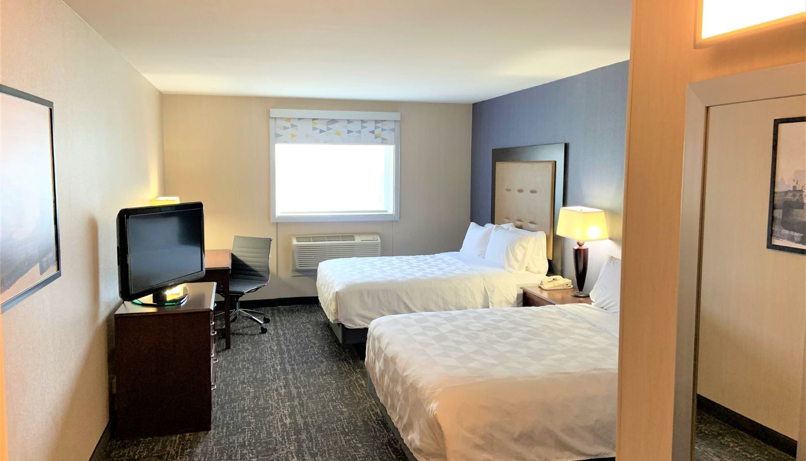 Room - Holiday Inn & Suites CHICAGO-CAROL STREAM (WHEATON) by IHG