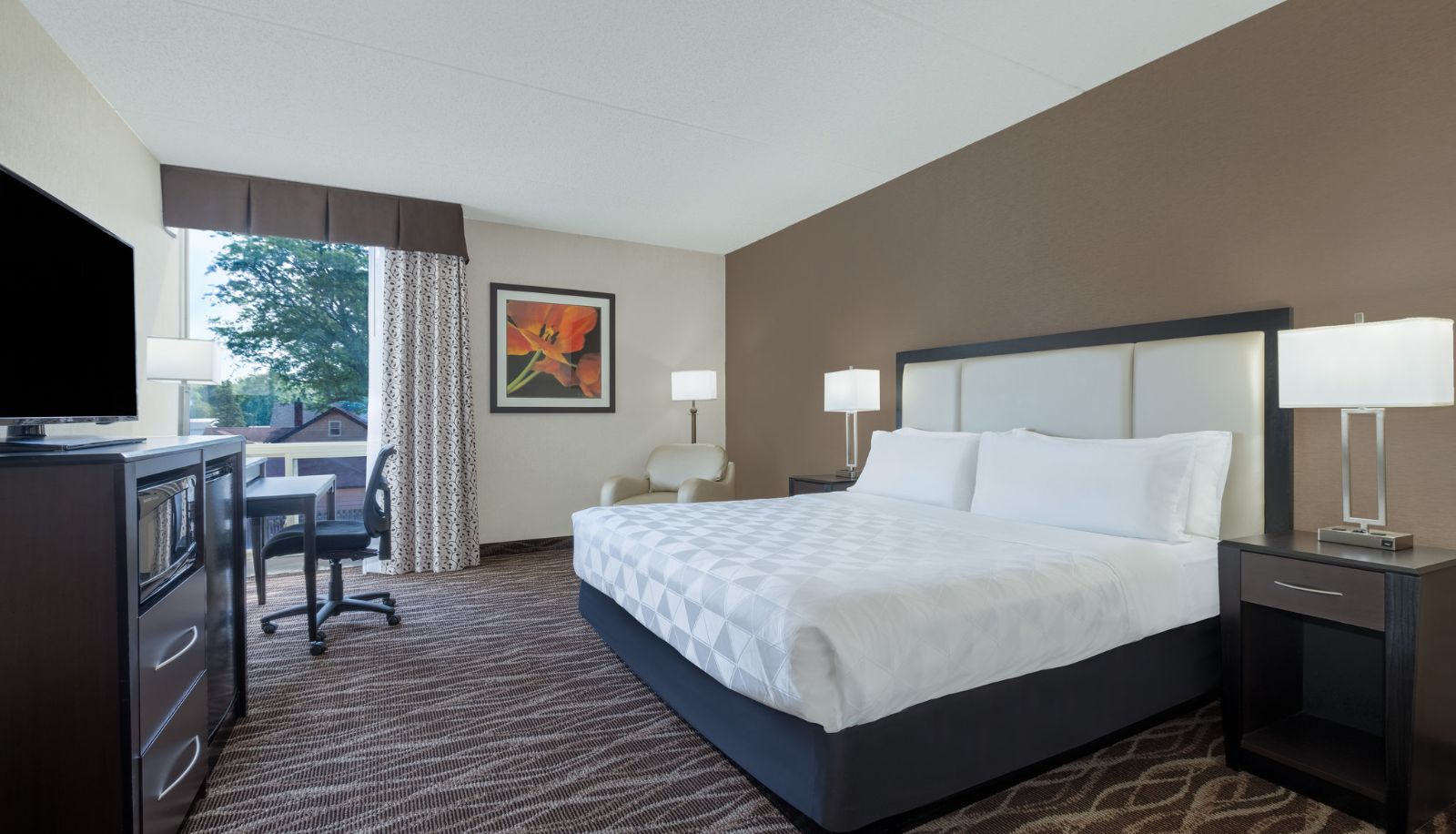 Room - Holiday Inn DES MOINES-AIRPORT/CONF CENTER by IHG