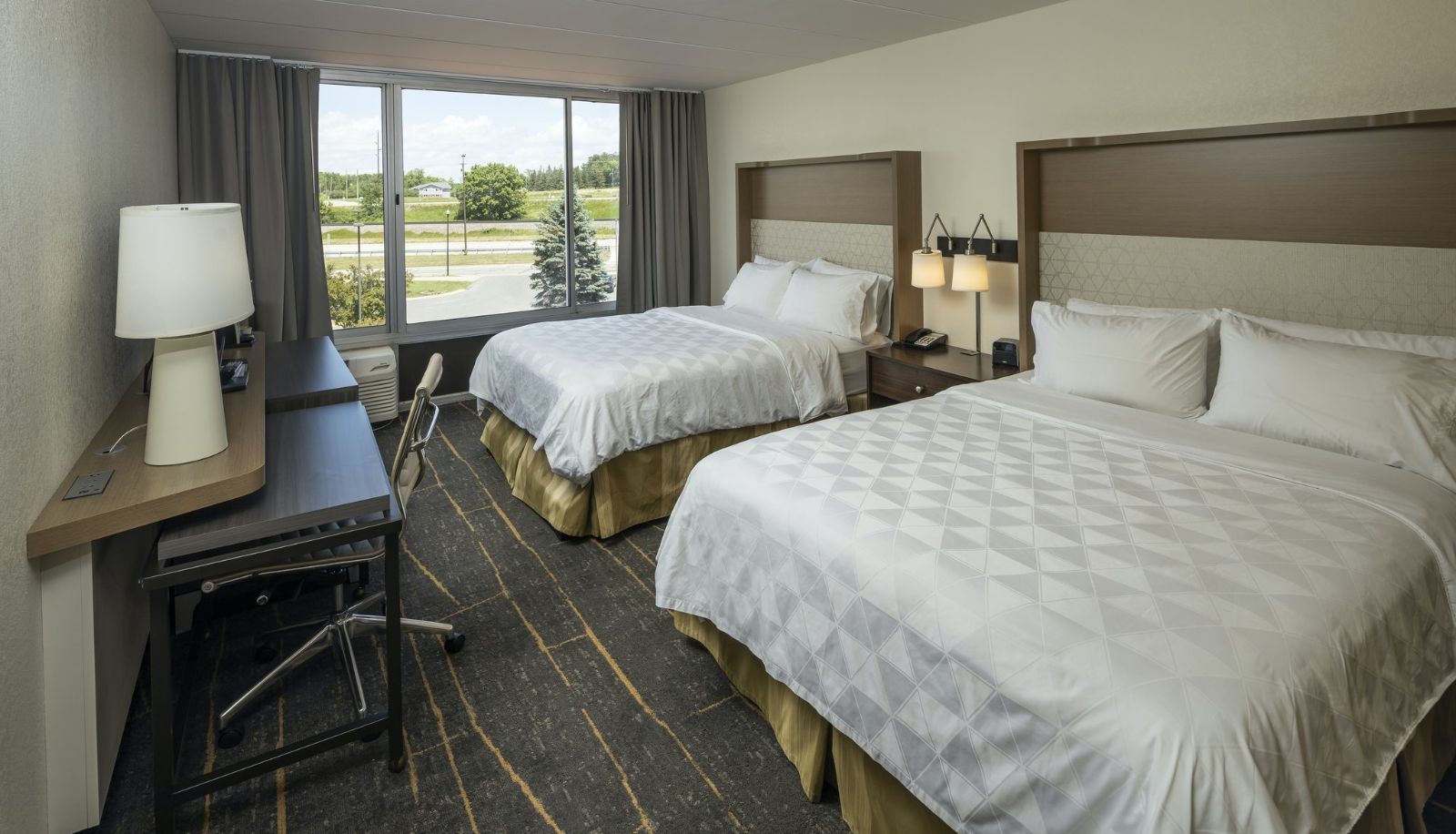 Room - Holiday Inn DETROIT LAKES - LAKEFRONT by IHG